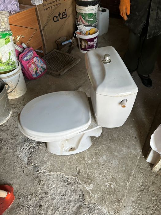 Унитаз и раковина сатылады