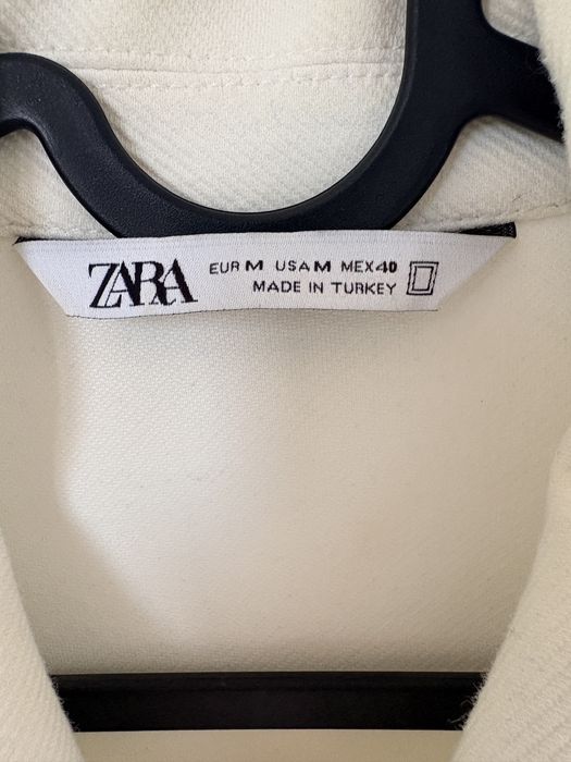 Бяло сако от Zara