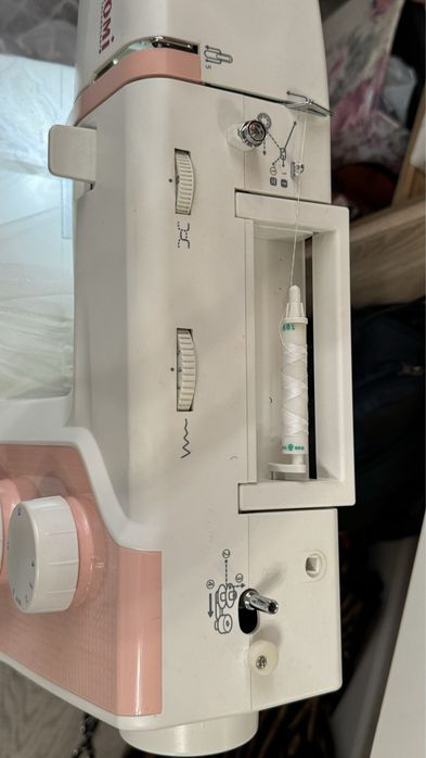 Швейная машина Naomi