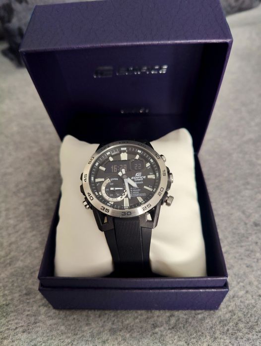 Часовник CASIO  Edifice  ECB-40P-1AEF