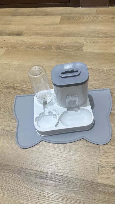 Продам кормушку для кошки и коврик