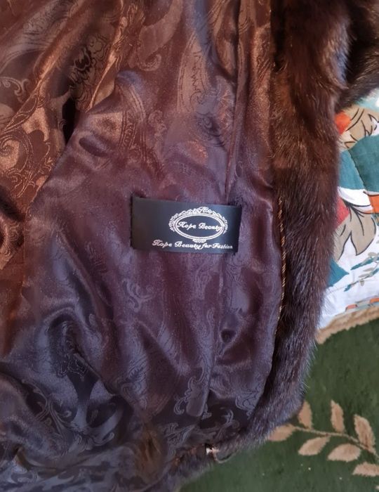 Норкавая шуба с капюшоном.