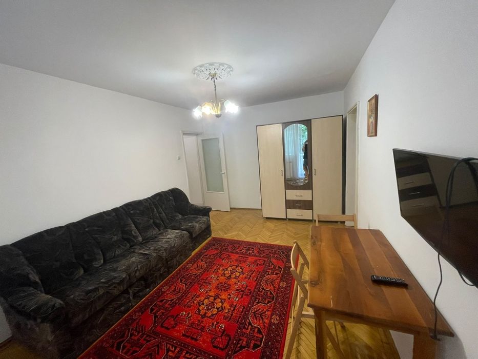 Proprietar, inchiriez ap 3 camere, etaj 1, in centru , Potcoava de aur