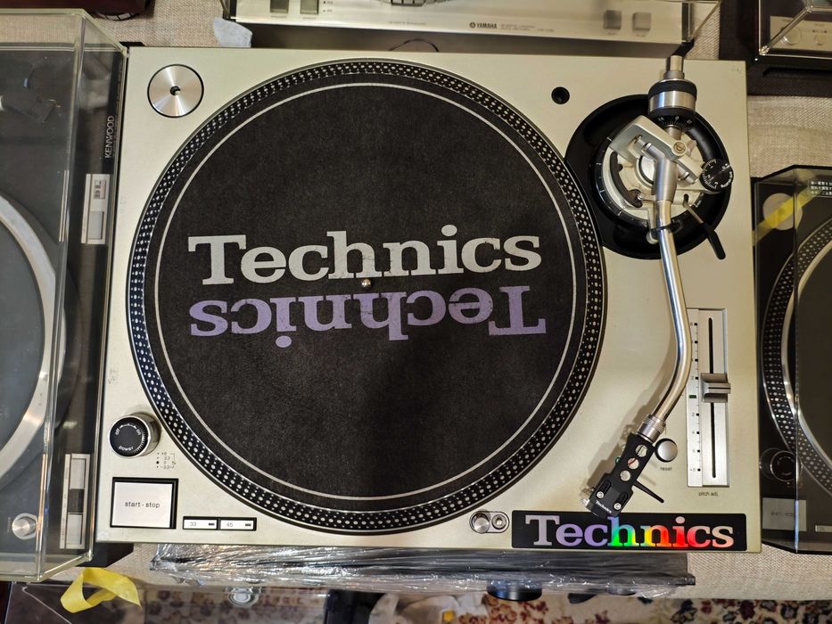 Проигрыватель виниловых дисков Technics SL-1200 mk3d