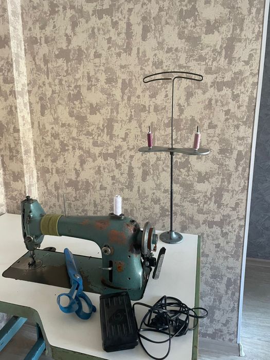 Машинка швейная