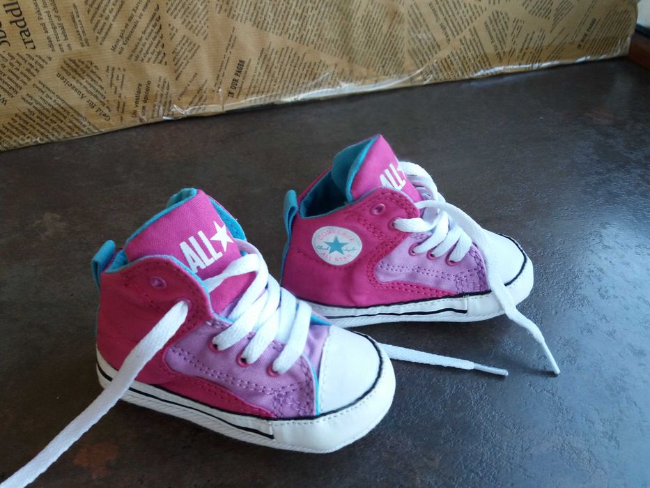 буйки,пантофки,бебешки обувки Adidas,Converse,Clarks,ном.18/21 НОВИ!