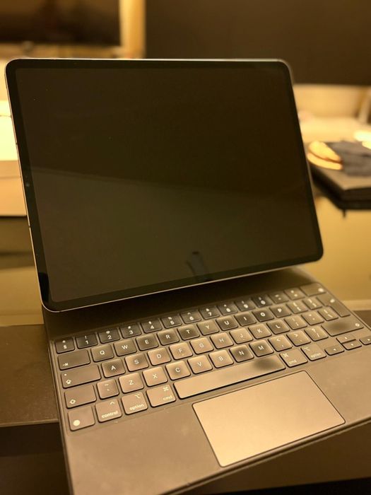 iPad Pro 12.9-inch (5th Generation) Wi-Fi + Cellular