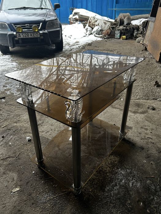 Стеклянный столик