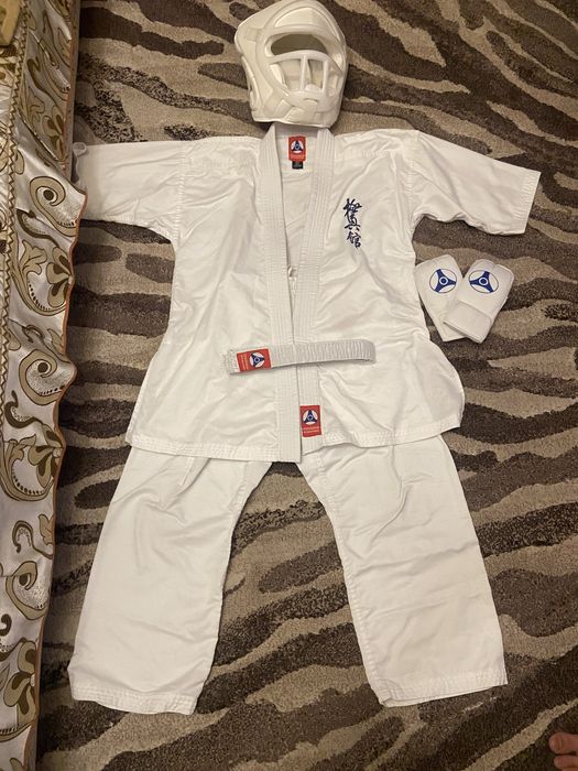 Продам кимоно, шлем и перчатки