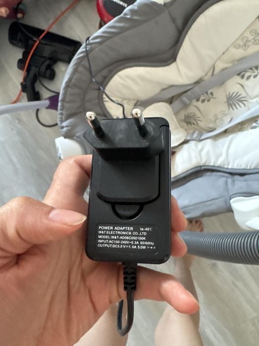 Balansoar bebe Joie electric cu vibrații  și jucării + 2 baze originale