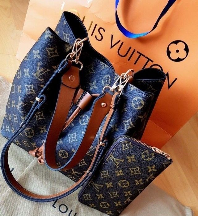 Set LV(geanta +portofel),curea detasabila umăr, saculet, etichetă