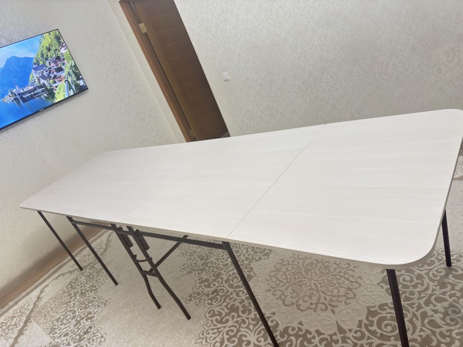 Стол -книжка для гостинный