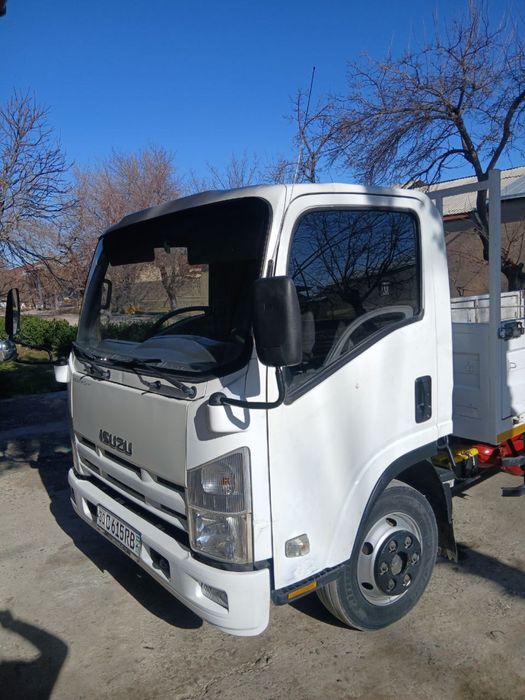 Isuzu 2013 Sotiladi