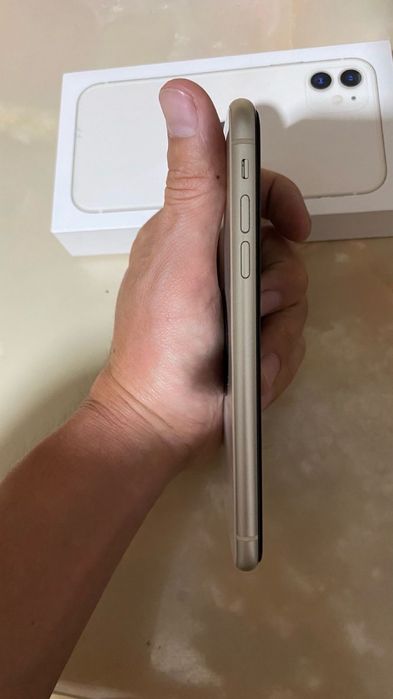 iPhone 11 белый ПРОДАМ