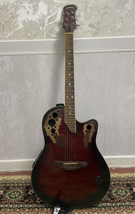 Ovation gitara sotiladi