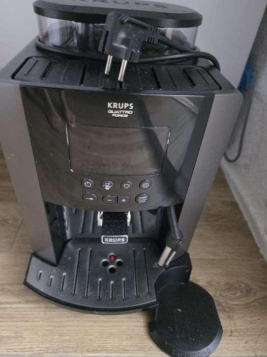 Espressor automat KRUPS Quattro Force, ecran LCD, râsnită încorporată