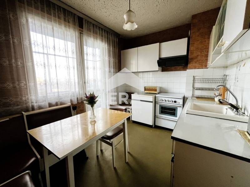 Тристаен апартамент в кв. Младост 2