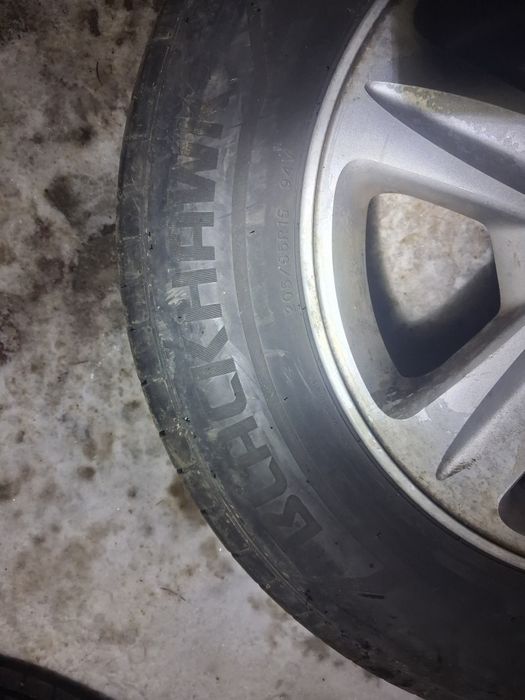 Продам шины с дисками.