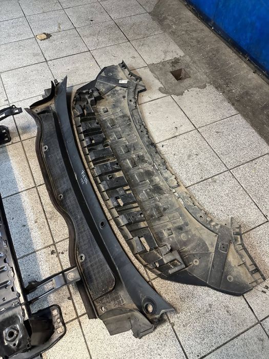 Trager / armatura / scut / grila stergator Ford Fiesta 2019-2022