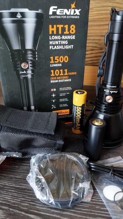 Продавам далекобоен фенер Fenix HT 18