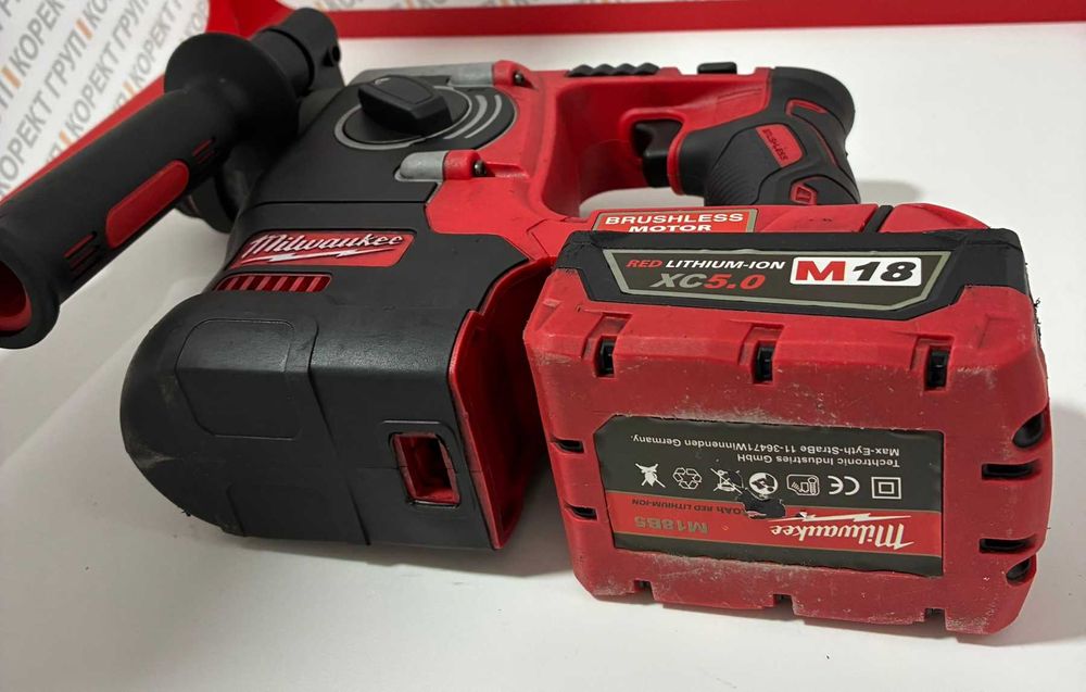 Акумулаторен перфоратор MILWAUKEE M18 с батерия и зарядно