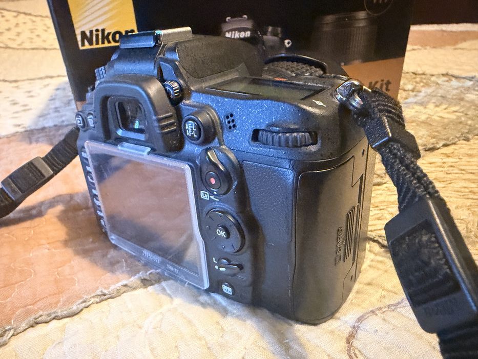Nikon D7000 с два обектива