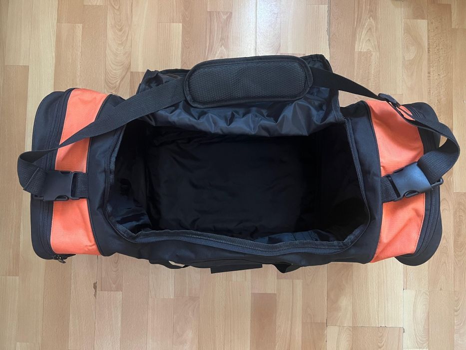 Продам сумку новую RIVAL