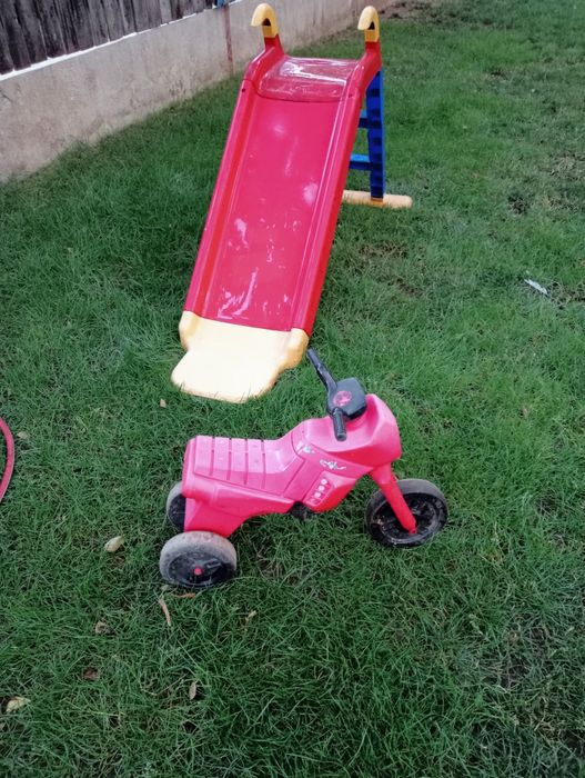 Antemergator lemn cu activități și tobogan