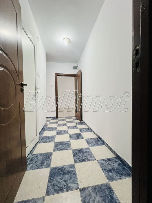 Тристаен апартамент кв.Младост