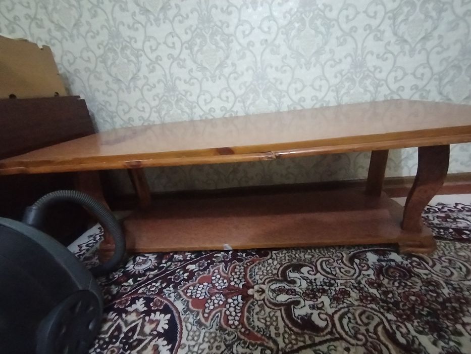 Stol sotiladi narxi 700 ming so'm oladiganlar aloqaga chiqinglar