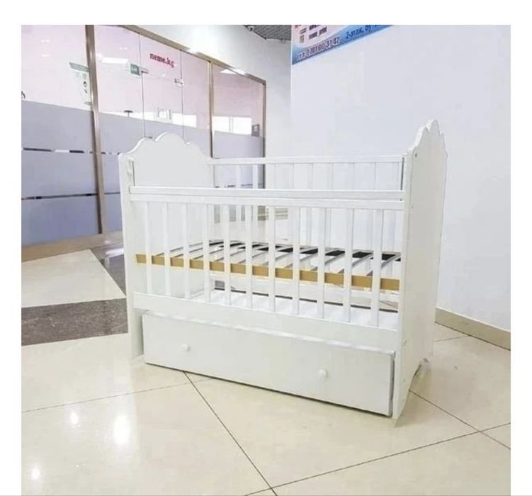 Кроватка с маятником