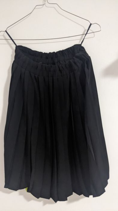 Fusta subtire neagra