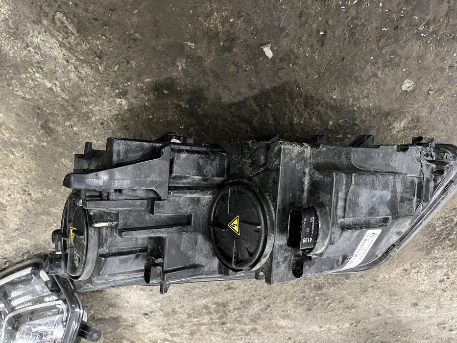 Фар Seat Alhambra Xenon