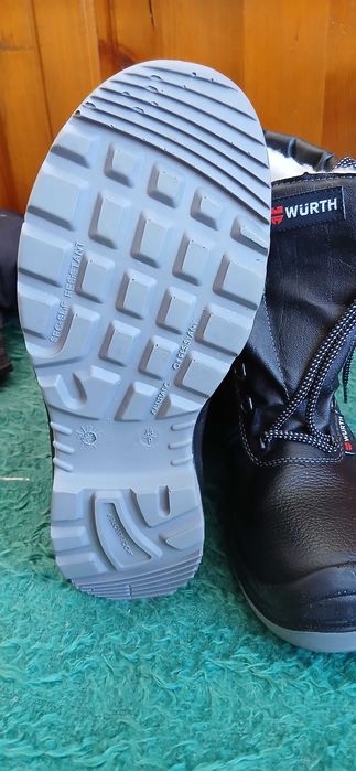 Високи зимни обувки