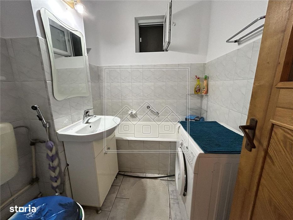 Apartament spatios cu 3 camere, Str. Scoala de Inot