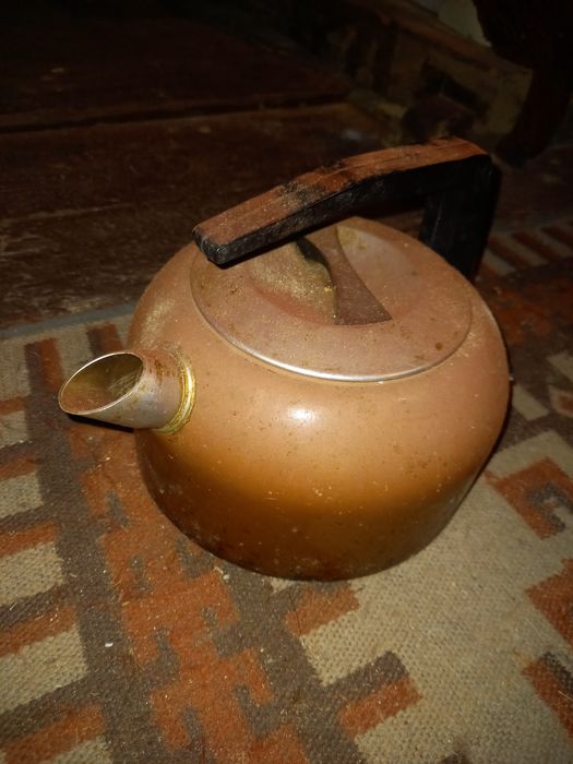 Старинен модел чайник