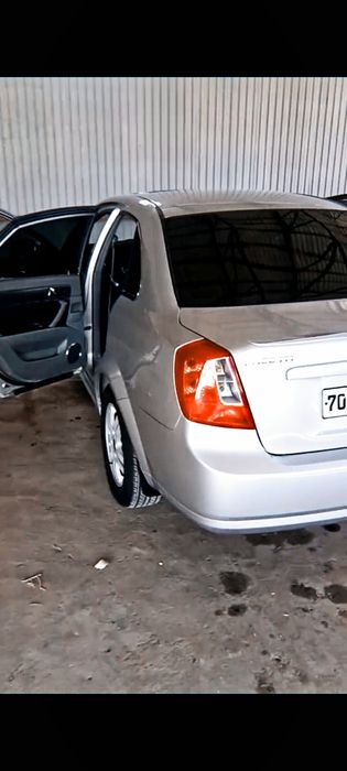 ласетти 1.6 сотилади