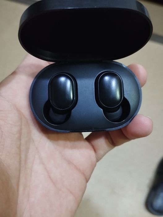 Mi Airdots yaxshi holatda