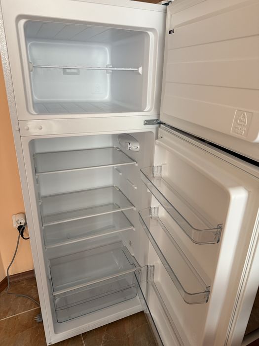 Самостоятелен хладилник Midea (MDRT294FGE01)