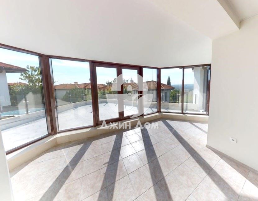 Просторна двуетажна къща в к-с „Бей Вю Вилас“, с. Кошарица