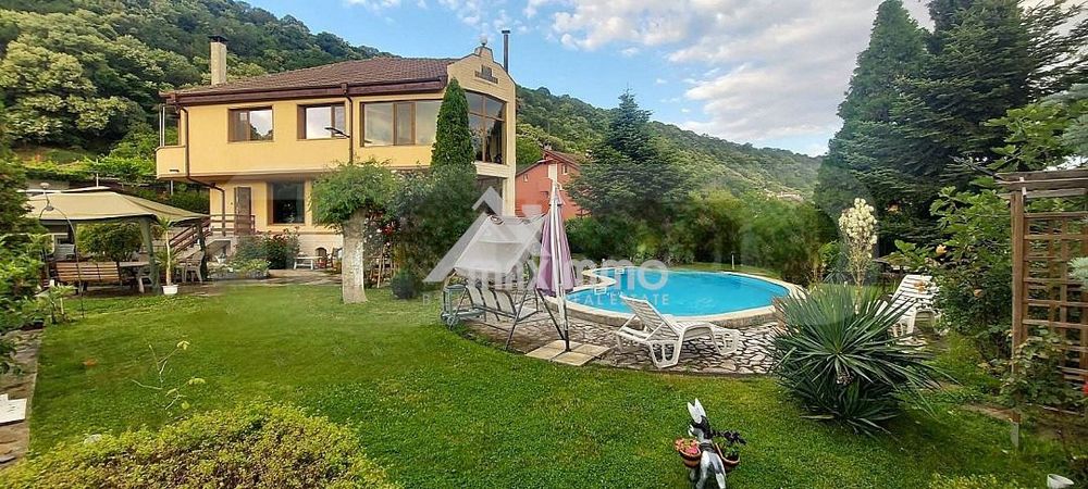 Продава се Къща в Варна, Аспарухово - 310 кв.м за 1420 €/кв.м - Снимка #1