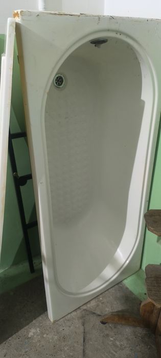 Ванна акриловая в хорошем состоянии