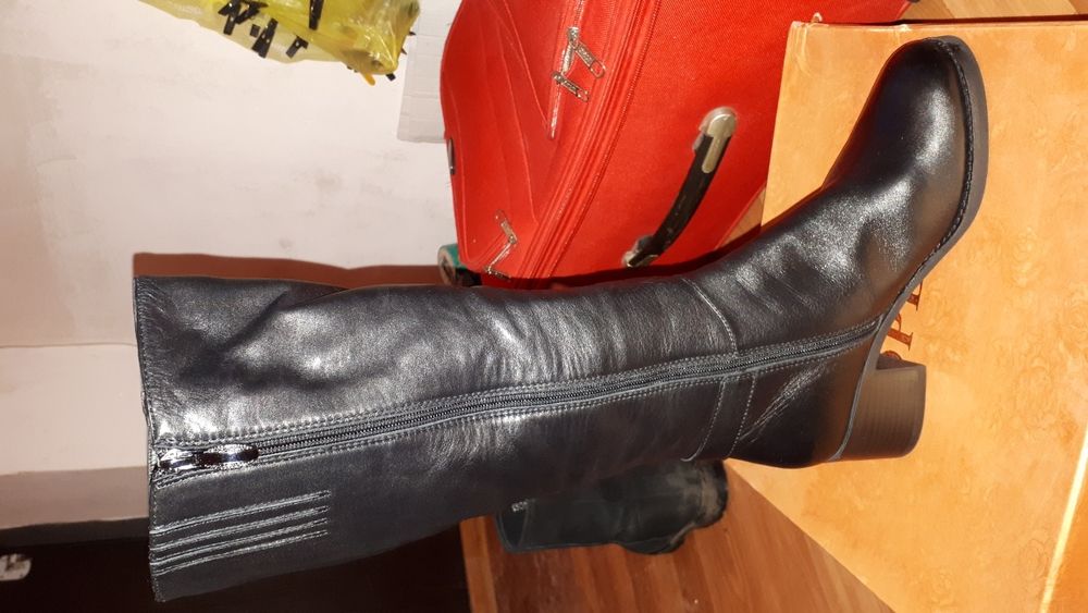 Женские кожаные сапоги