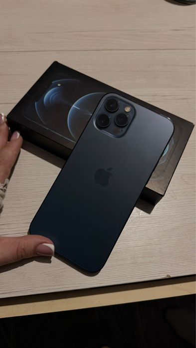 Продам айфон 12 про макс