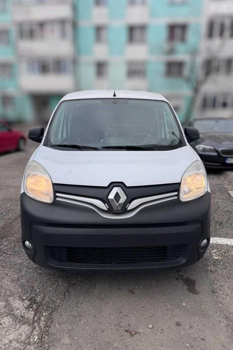 Vand Renault Kangoo /monovolum/ an fabricatie 2015/ doua seturi de cauciucuri/ pret negociabil