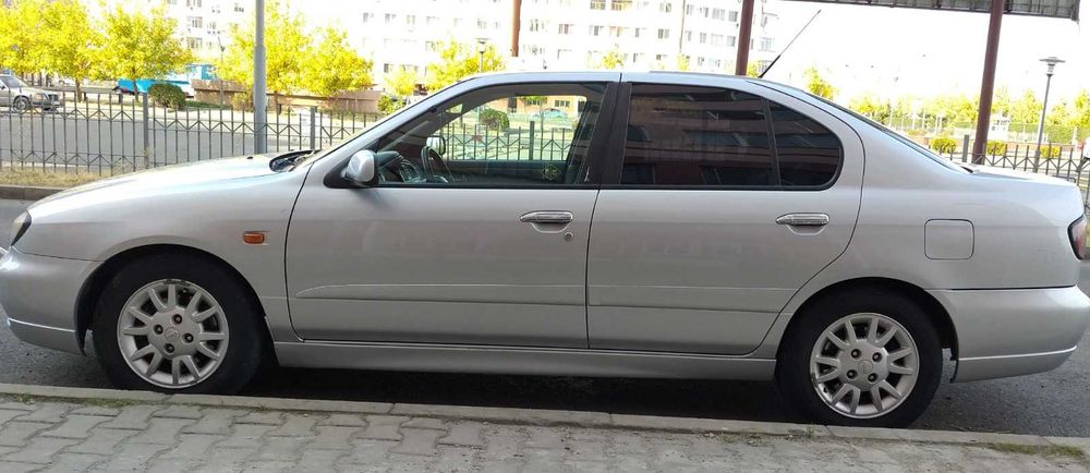 Машина Nissan Primera