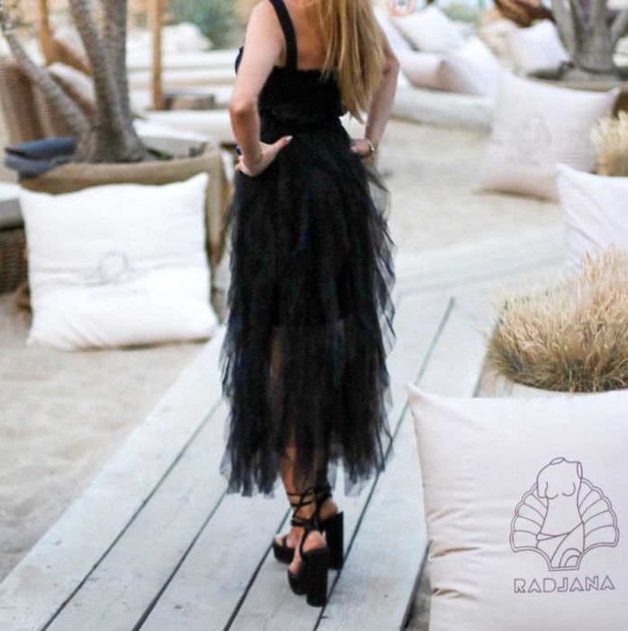 Кожена и тюлена поли в черно