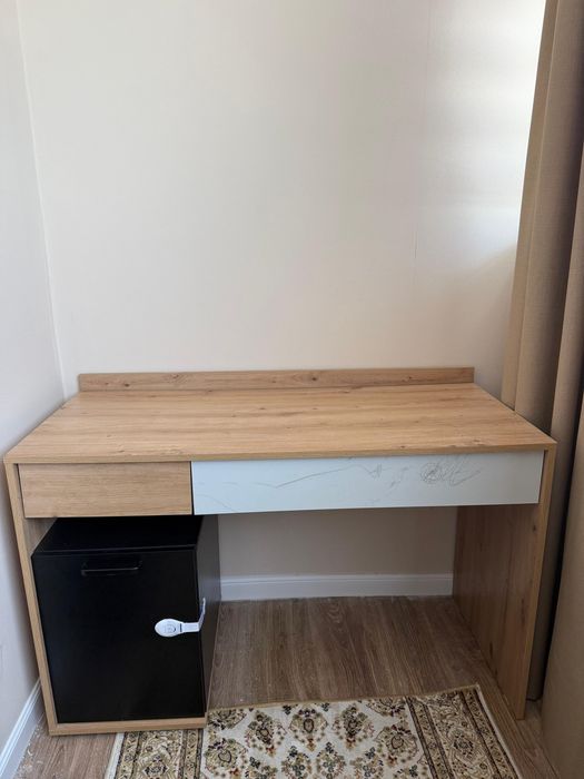 Продается письменный стол