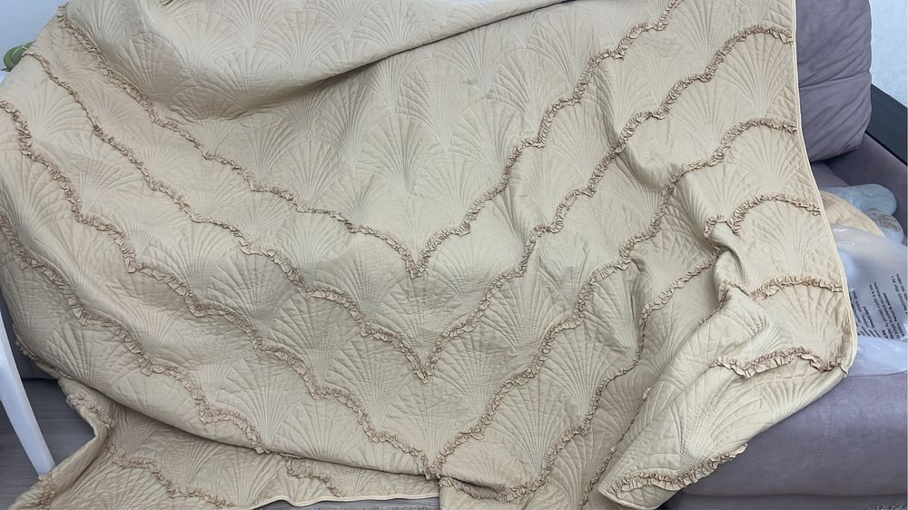 Продам покрывало двухспальное