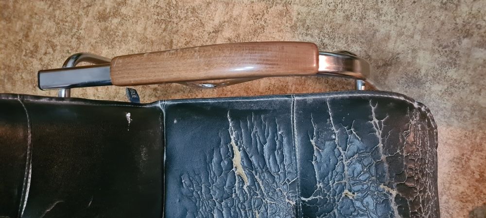 Продаётся стул офисный. .